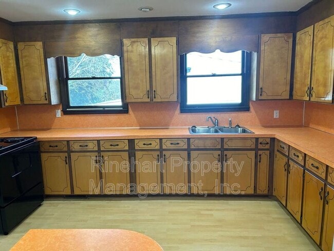 Building Photo - 410 Williamson St