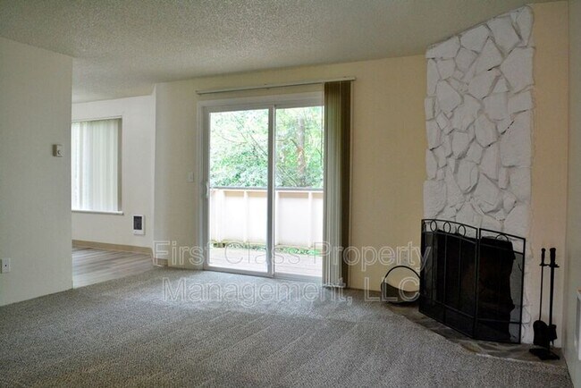Building Photo - 3648 SW Beaverton Hillsdale Hwy
