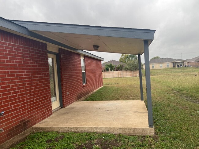 Building Photo - 2408 Thoroughbred Dr