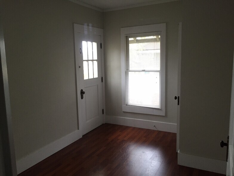 Building Photo - 1919 Plainfield Ave NE