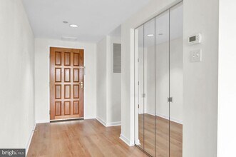 Building Photo - 1530 Key Blvd