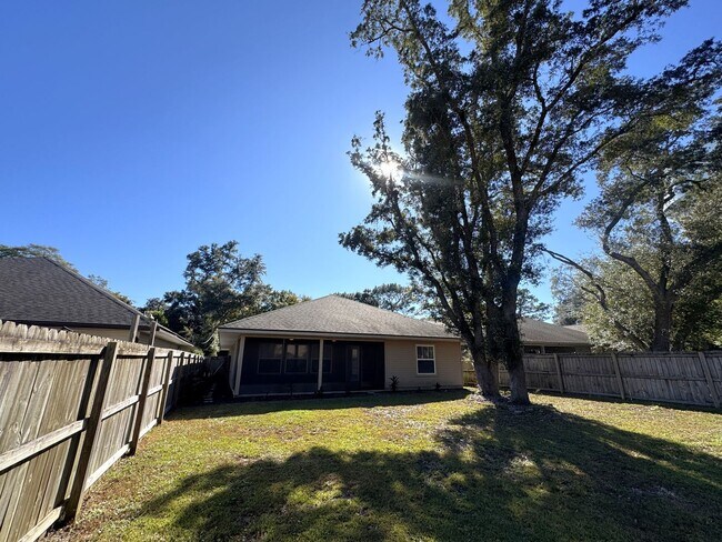 Building Photo - $500 OFF in NOVEMBER: Move-In Special!