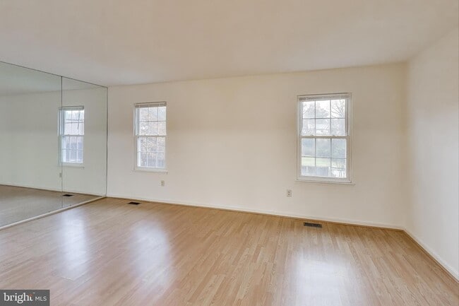 Building Photo - 18 Indian Hills Ct