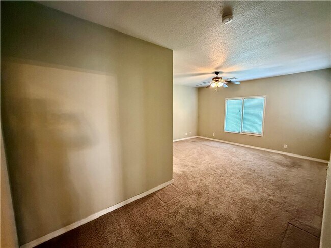 Building Photo - 4214 N Meadow View Dr