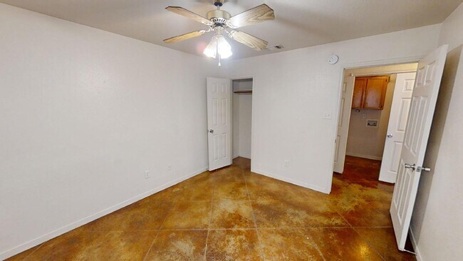 Building Photo - 803 Harley Dr