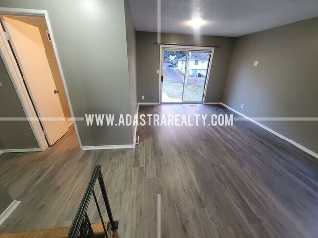 Building Photo - Very Nice Overland Park Duplex-Available in APRIL!!