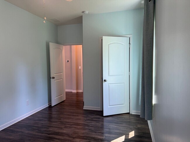 Building Photo - Five Bedroom Home in The Villages of Denver