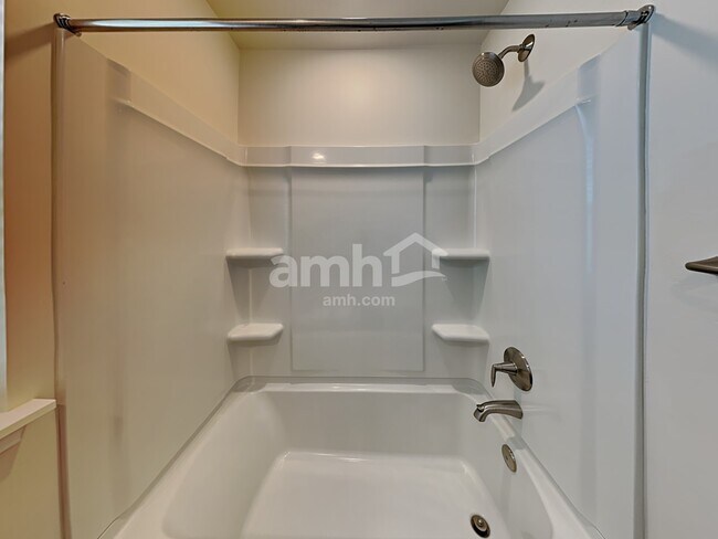 Building Photo - 3028 E S Village Dr