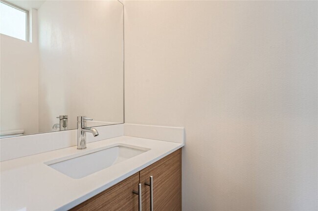 Building Photo - Modern West Seattle Townhome with Rooftop ...