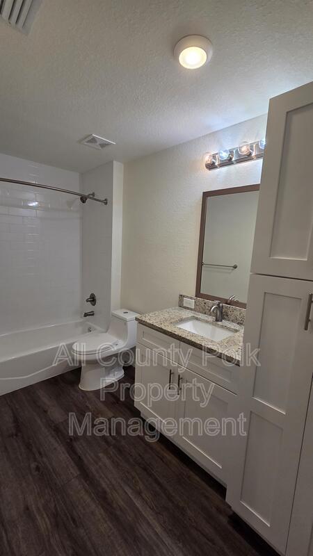 Building Photo - 915 Ariana St