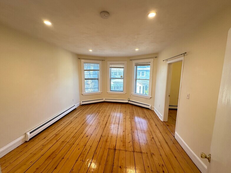 Building Photo - 66 Pleasant St
