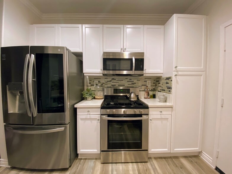 Building Photo - 22992 Serra Dr