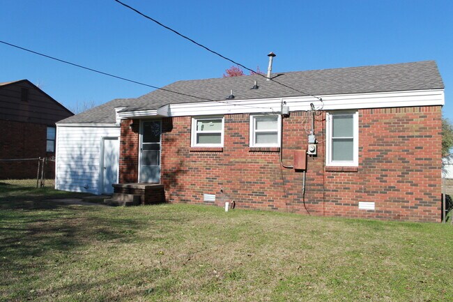 Building Photo - 426 E Northrup Dr
