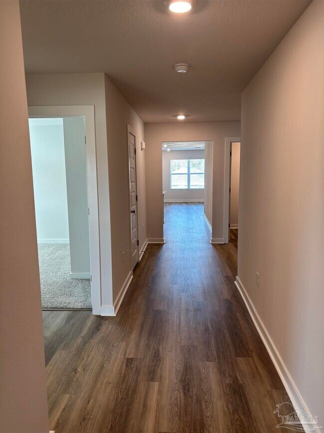 Building Photo - 111 Anhinga St