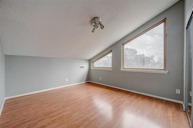 Building Photo - 13850 Walnut Hollow Ln