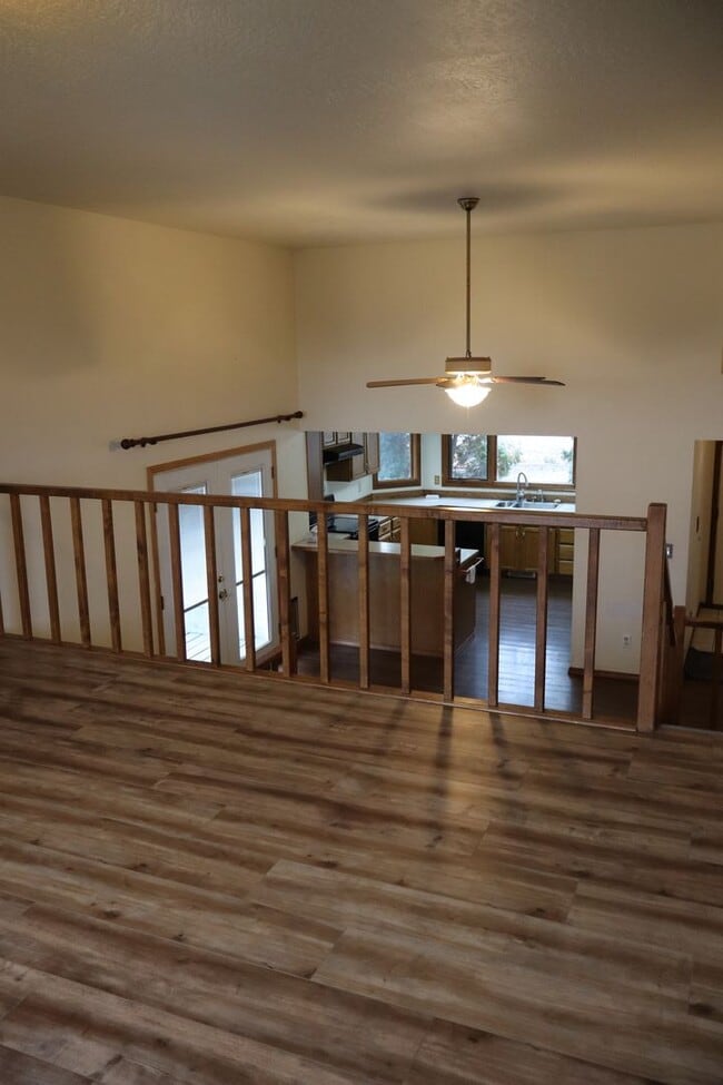Building Photo - Spacious Home with Large pet friendly yard
