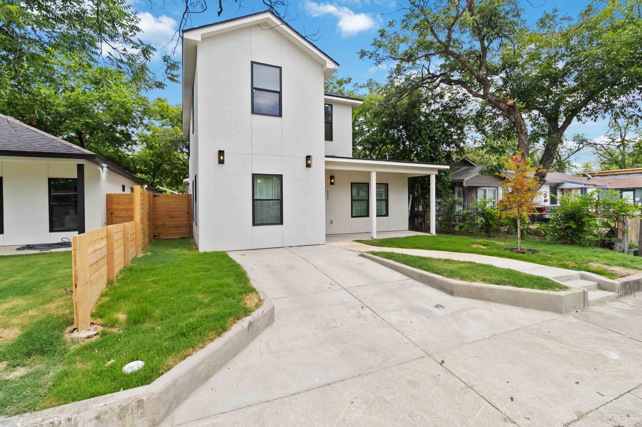 Building Photo - 237 Carle Ave