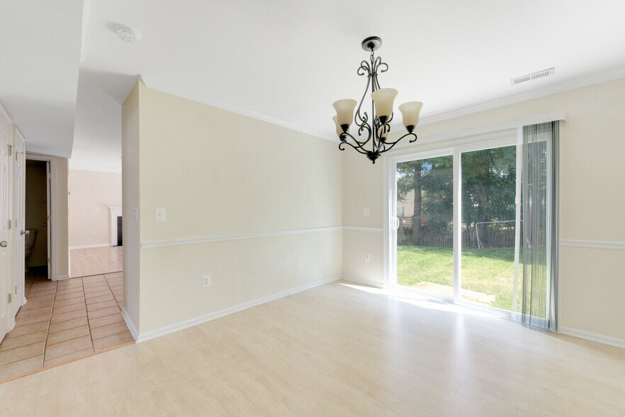 Building Photo - 6119 Oaklawn Ln