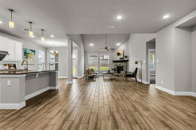 Building Photo - 713 Parkland Dr
