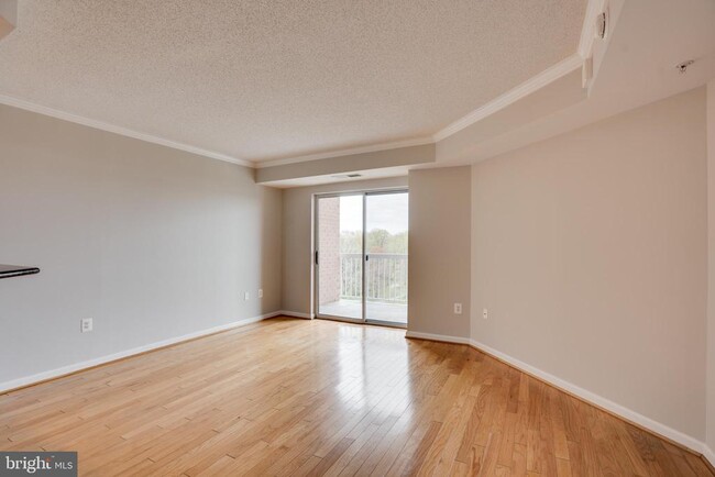Building Photo - 3101 N Hampton Dr