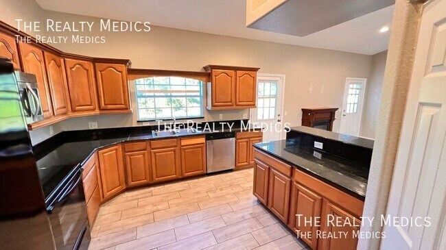 Building Photo - 3297 Tallwood Dr