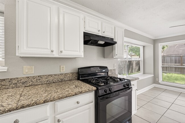 Building Photo - 12403 Meadow Ridge Dr