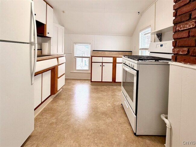 Building Photo - 88 E 5th St