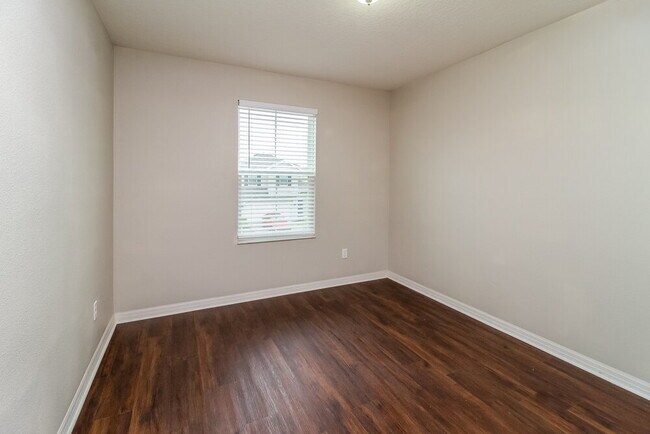 Building Photo - 3205 Turret Dr