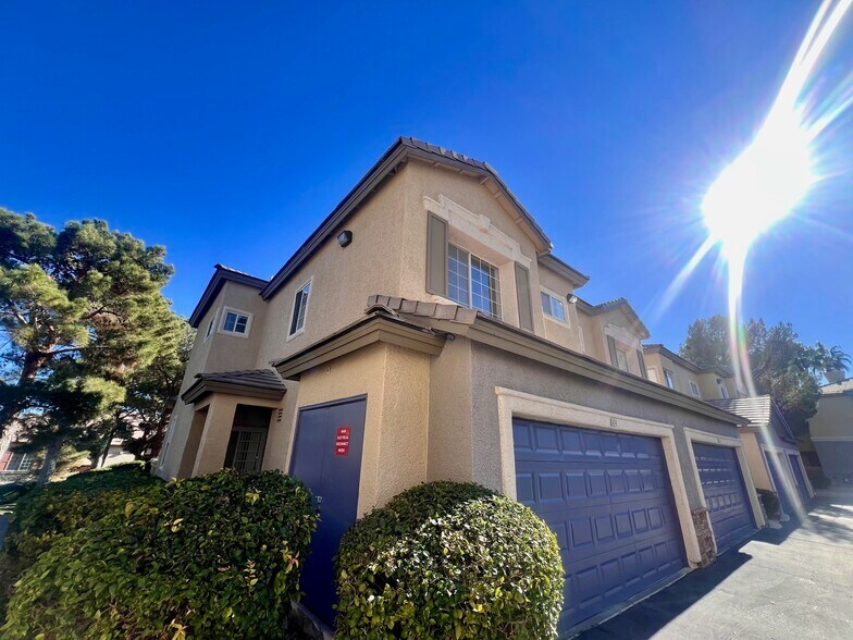 Building Photo - 1604 Queen Victoria St