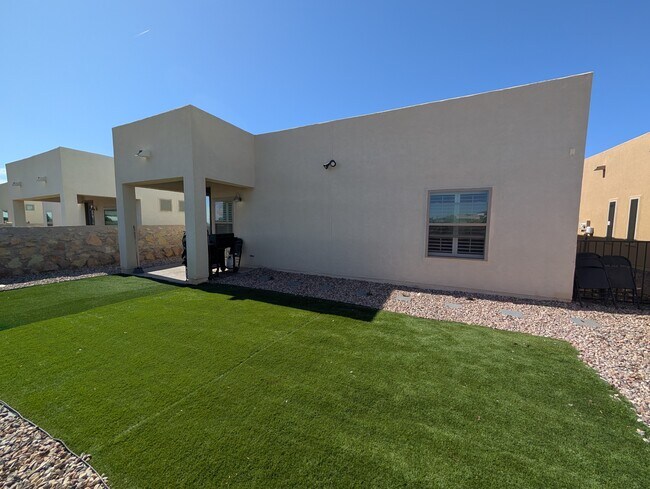 Building Photo - 6141 Hidden Psge Ave