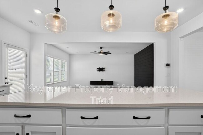 Building Photo - 3012 Highlander Pt