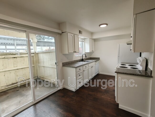 Interior Photo - The Keys