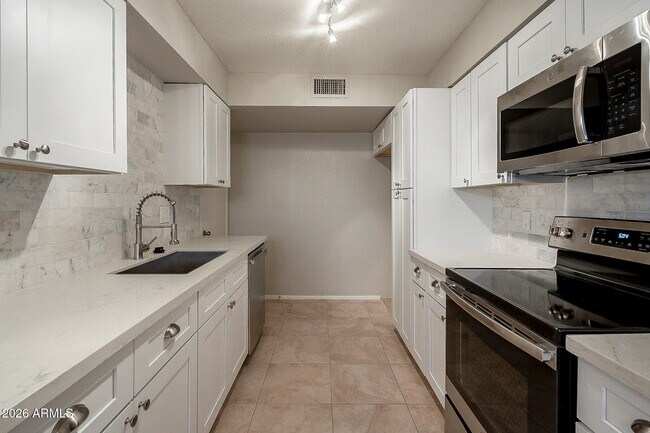 Building Photo - 5618 S Captain Kidd Ct