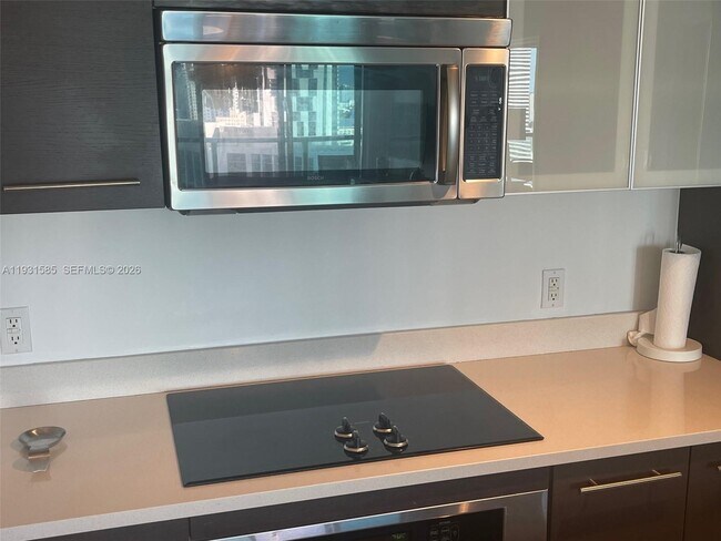 Building Photo - 500 Brickell Ave