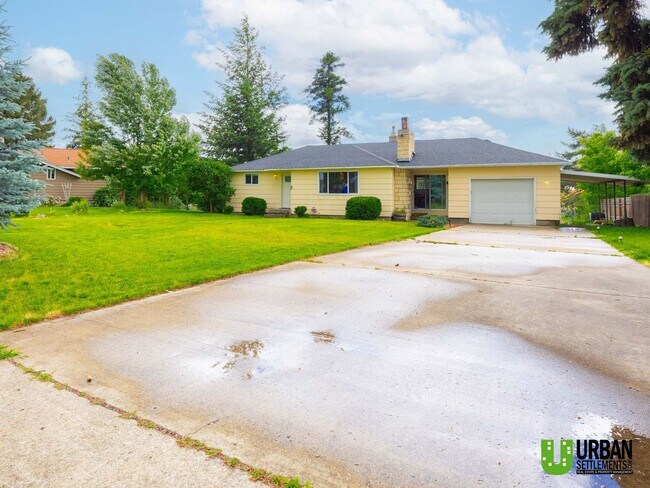 Building Photo - 3 Bedrooms | 1 Bathroom | 2,168 Sq. Ft. | Attached Garage | Large Yard