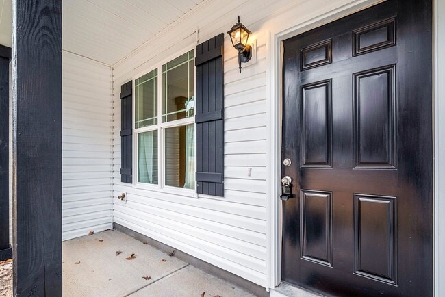 Building Photo - 4 Bedroom Townhouse for Rent in Clayton NC | Garage | Pet Friendly | Wooded View! | MOVE IN SPECI...