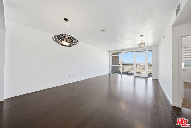Building Photo - 3785 Wilshire Blvd
