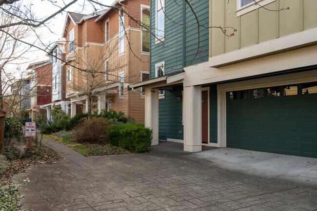 Building Photo - 6733 37th Ave S