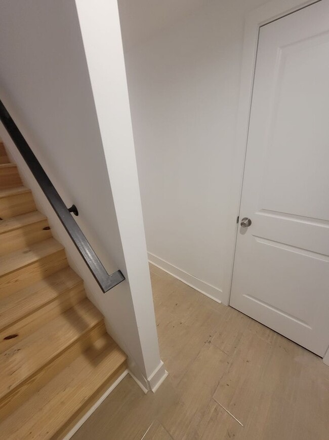 Building Photo - Fully beautiful rehab 4 bed 2.5 bath secti...