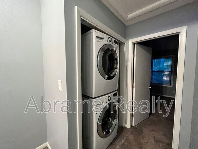Building Photo - 1136 Glengarry Way