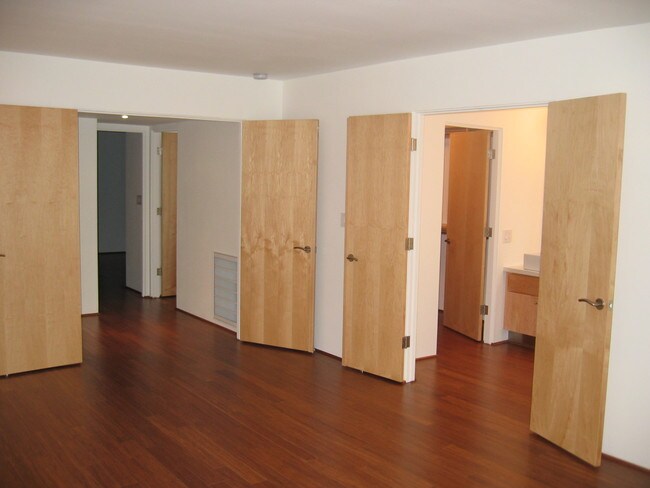 Building Photo - 4823 N 35th Pl