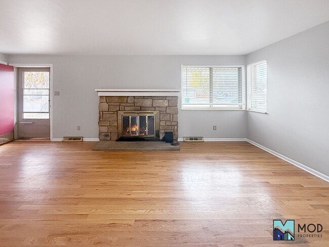 Building Photo - $0 DEPOSIT OPTION. CHARMING BRICK RANCH WI...