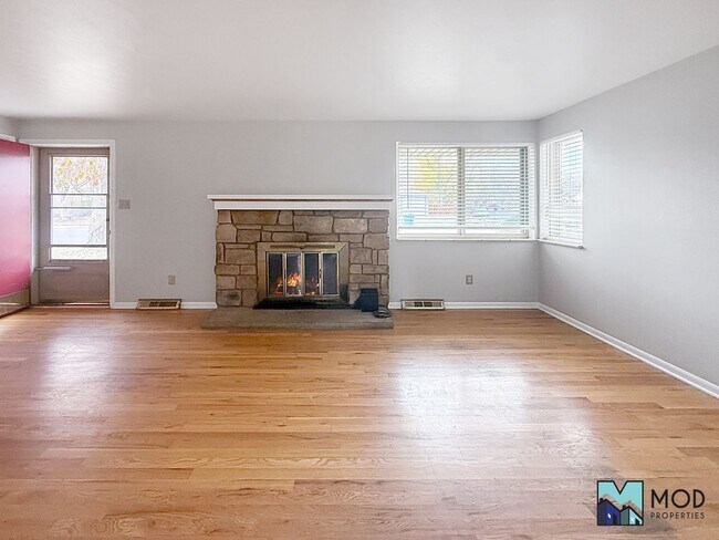 Building Photo - $0 DEPOSIT OPTION. CHARMING BRICK RANCH WITH FINISHED BASEMENT ON LARGE CORNER LOT NEAR DOWNTOWN ...