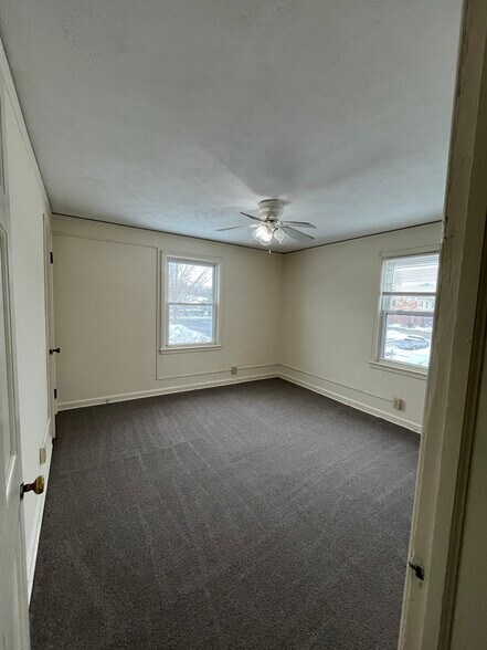 Building Photo - 725 S 30th St