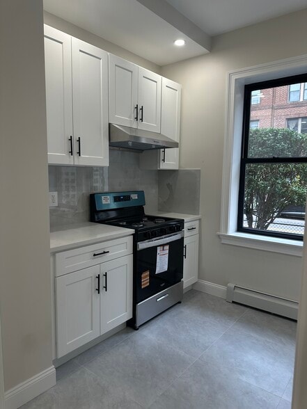 Building Photo - 4048 Hampton St