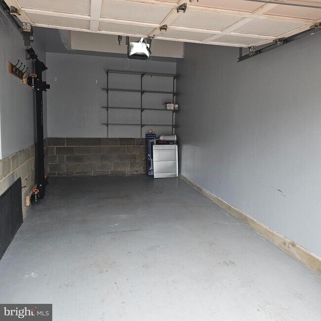 Building Photo - 7009 Birkenhead Pl