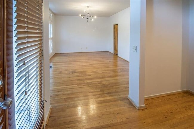 Building Photo - 1255 Apple Valley Rd NE