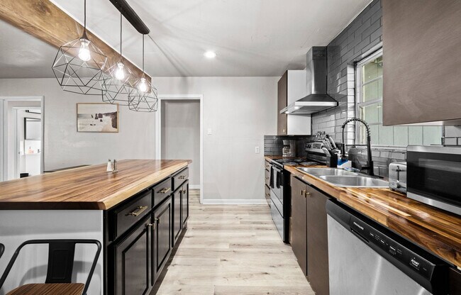 Building Photo - 4717 Edith St