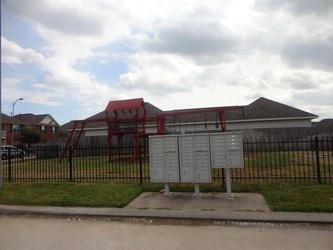Building Photo - 6418 Mountain Pines Ln