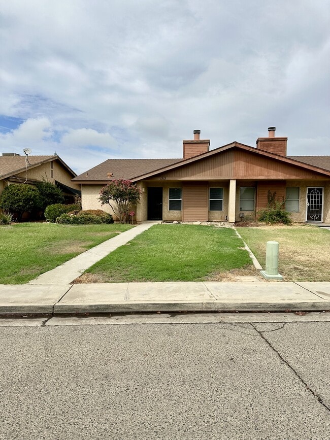 Building Photo - 1313 E Millard Way